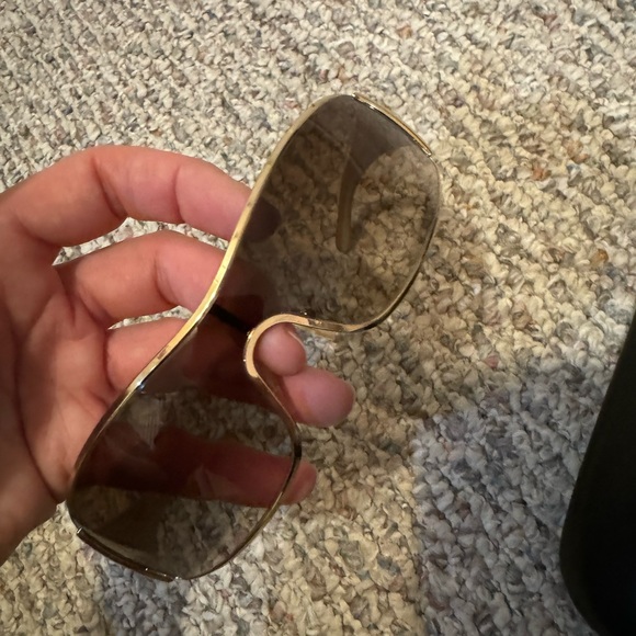 Beautiful gold-rimmed Prada sunglasses with logo. Case and cloth included! - Picture 14 of 16